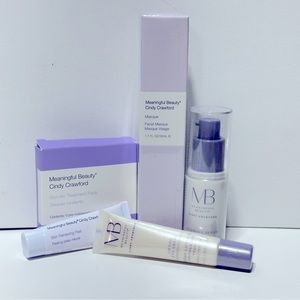 Cindy Crawford Meaningful Beauty Set